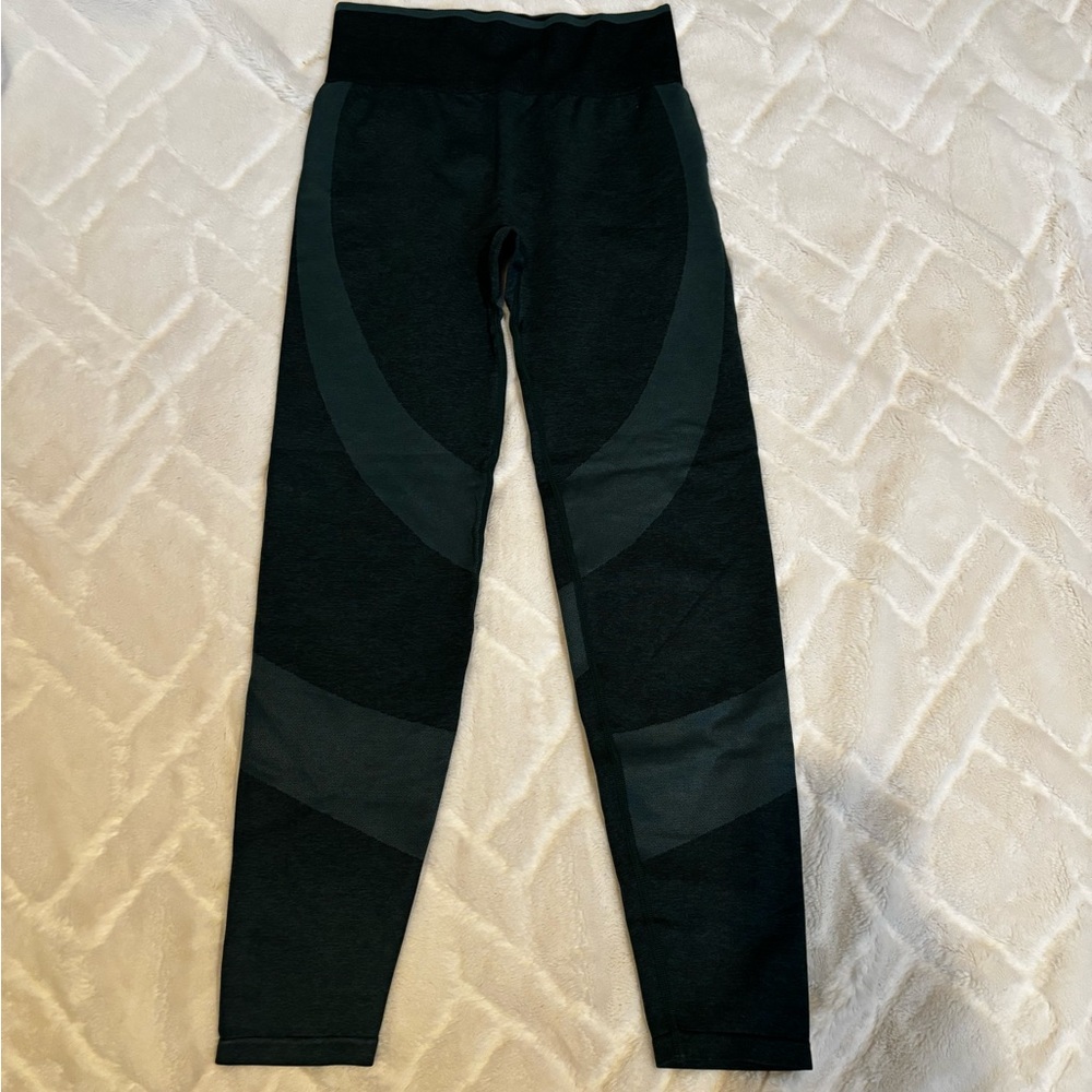 Women's Pink Leggings - hunter green Worn 1x Size Medium (but not tag) - Picture 4 of 9